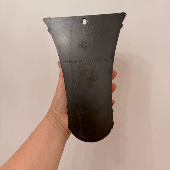 Homco Home Interiors Wall Pockets Goldtone  Embossed Vases 1985
, 9-1/2" Tall - Picture 7 of 8